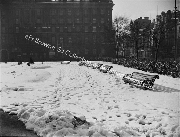 SNOW IN DONEGALL SQUARE